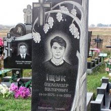 Памятники в форме деревьев
