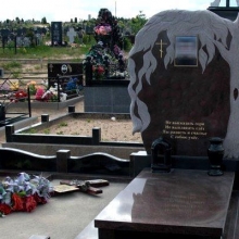 Памятники в форме деревьев