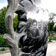 Памятники в форме деревьев