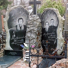 Памятники в форме деревьев