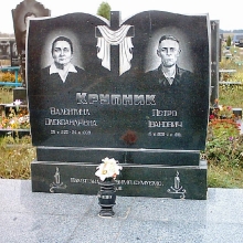 Двойной памятник с крестом из гранита, гранитный памятник для двоих с крестом