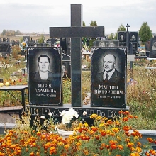 Двойной памятник с крестом из гранита, гранитный памятник для двоих с крестом