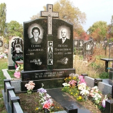 Двойной памятник с крестом из гранита, гранитный памятник для двоих с крестом