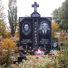 Двойной памятник с крестом из гранита, гранитный памятник для двоих с крестом