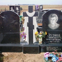 Двойной памятник с крестом из гранита, гранитный памятник для двоих с крестом
