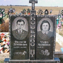 Двойной памятник с крестом из гранита, гранитный памятник для двоих с крестом