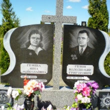 Двойной памятник с крестом из гранита, гранитный памятник для двоих с крестом
