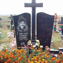 Двойной памятник с крестом из гранита, гранитный памятник для двоих с крестом