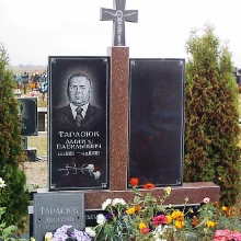 Двойной памятник с крестом из гранита, гранитный памятник для двоих с крестом