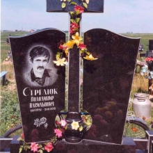 Двойной памятник с крестом из гранита, гранитный памятник для двоих с крестом