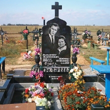 Двойной памятник с крестом из гранита, гранитный памятник для двоих с крестом