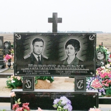 Двойной памятник с крестом из гранита, гранитный памятник для двоих с крестом