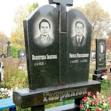 Двойной памятник с крестом из гранита, гранитный памятник для двоих с крестом