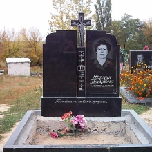 Двойной памятник с крестом из гранита, гранитный памятник для двоих с крестом