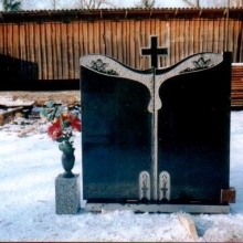 Двойной памятник с крестом из гранита, гранитный памятник для двоих с крестом