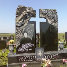Двойной памятник с крестом из гранита, гранитный памятник для двоих с крестом