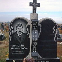 Двойной памятник с крестом из гранита, гранитный памятник для двоих с крестом