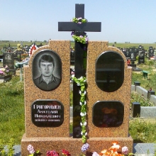 Двойной памятник с крестом из гранита, гранитный памятник для двоих с крестом