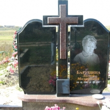 Двойной памятник с крестом из гранита, гранитный памятник для двоих с крестом