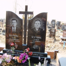Двойной памятник с крестом из гранита, гранитный памятник для двоих с крестом