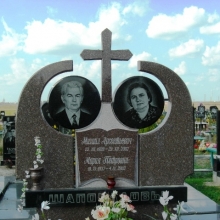 Двойной памятник с крестом из гранита, гранитный памятник для двоих с крестом
