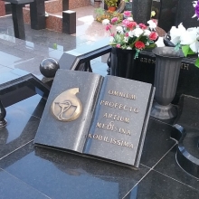 Гранитная книга на памятник
