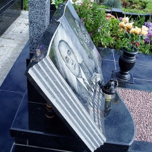 Гранитная книга на памятник