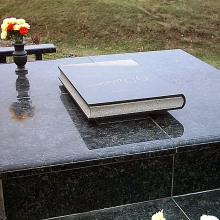 Гранитная книга на памятник